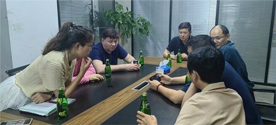 盛總與顧總對俄羅斯新項(xiàng)目展開討論 (2).jpg 盛總與顧總對俄羅斯新項(xiàng)目展開討論 (2).jpg